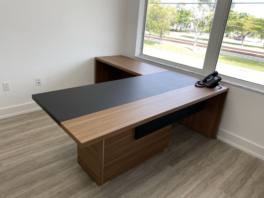 Walnut / black