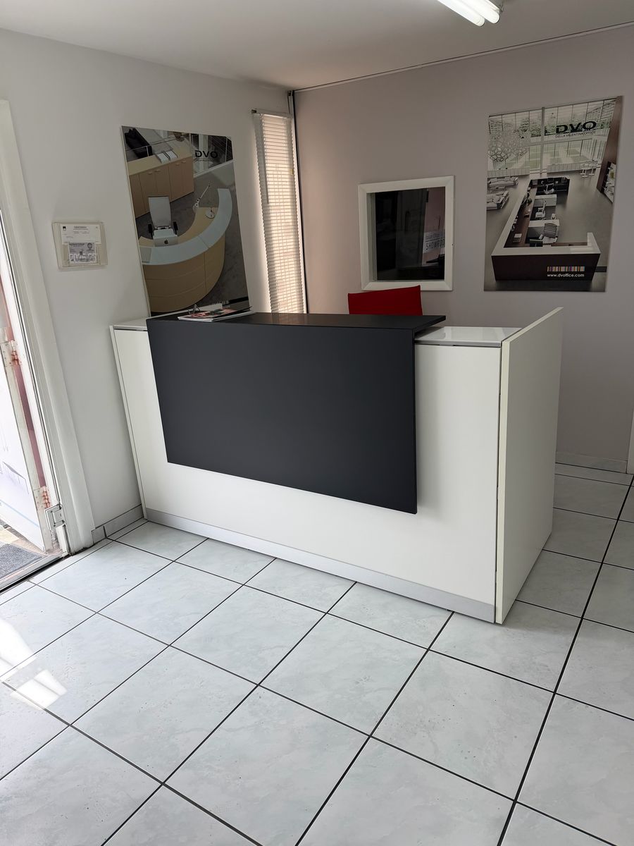 Qubo reception desk